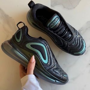 Nike 720 Air max black and green new size 8